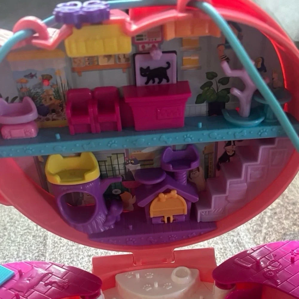 Polly Pocket Pet Vet Playset Starring Shani Cuddly Cat Purse‎ Compact